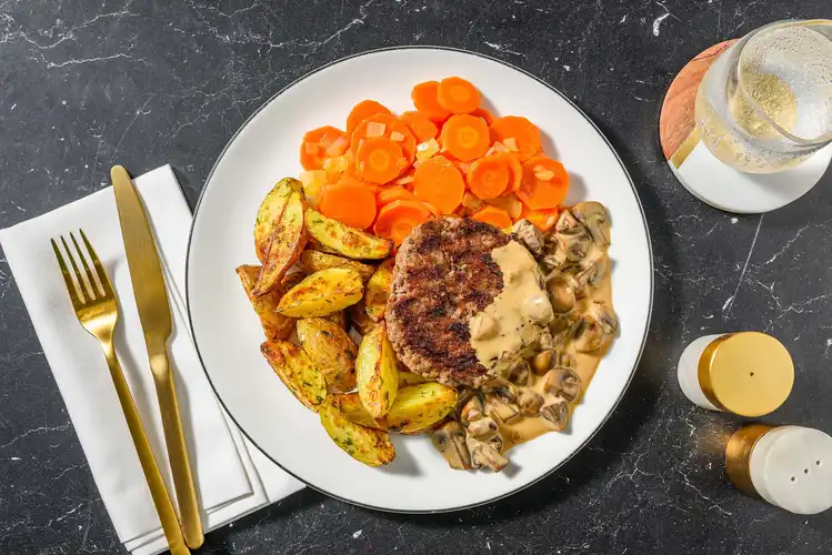 Burger met aardappelpartjes en champignons