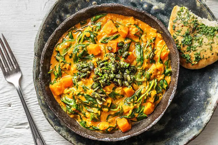 Linzencurry met zoete aardappel en naan